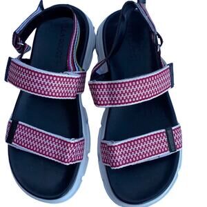 Villa Rouge NWOT Padded Platform Sandals 7